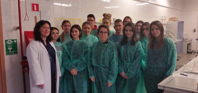  Nasi uczniowie z grupy biologiczno-chemicznej na zajęciach w Kalsku